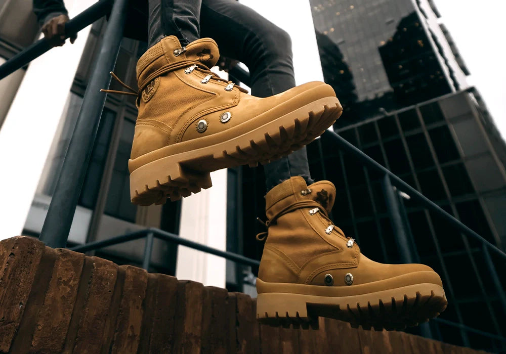 Combina con clase tus botines camel de hombre
