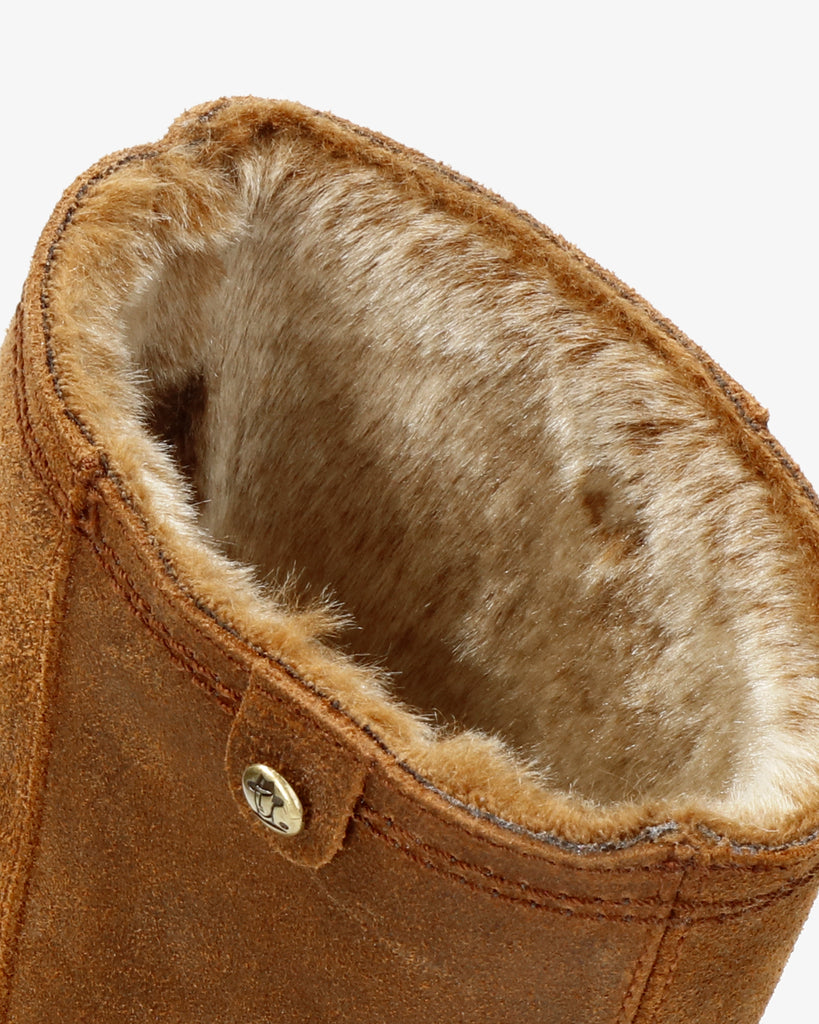 Bambina botas de piel con forro interior de pelo. cuero