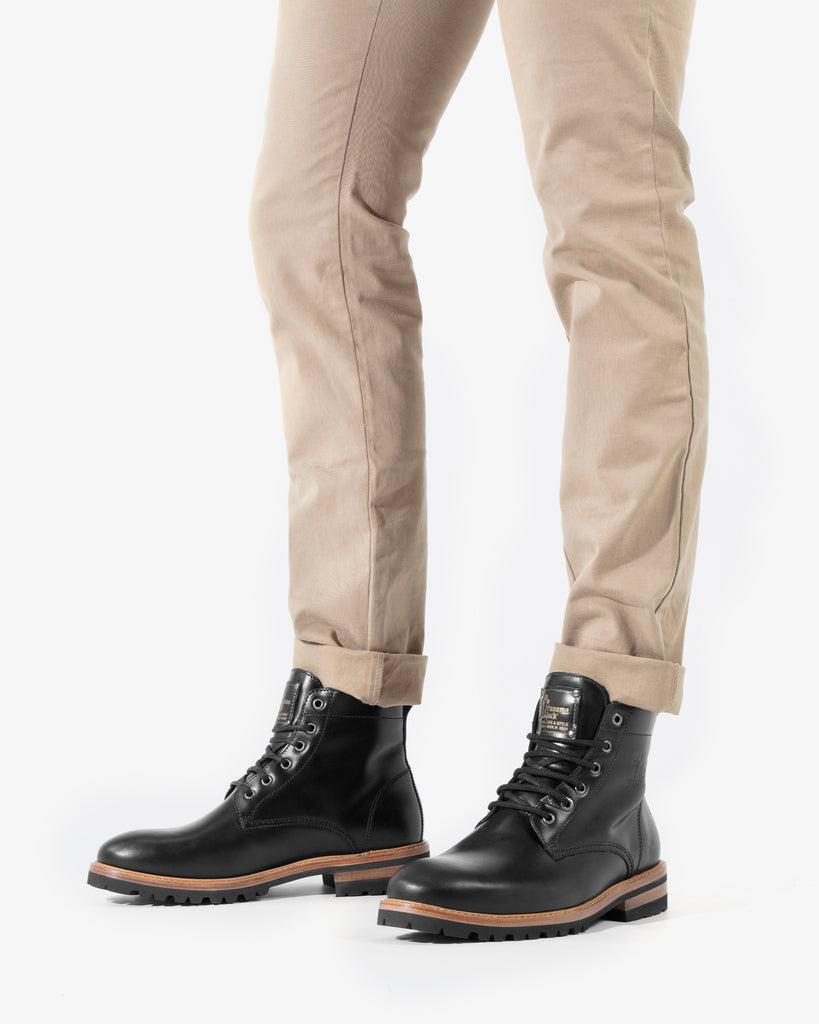 Emery Igloo botines de piel con forro interior de pelo natural. negro