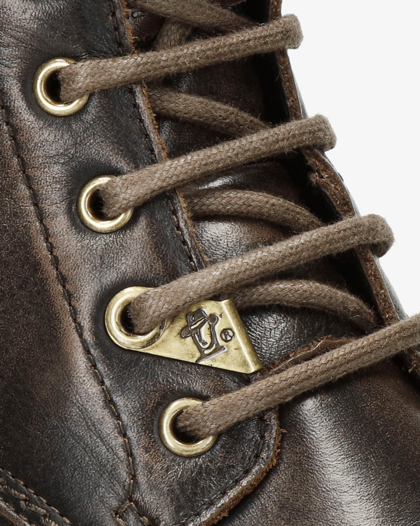 Emery Igloo botín de piel con forro interior de pelo natural. taupe