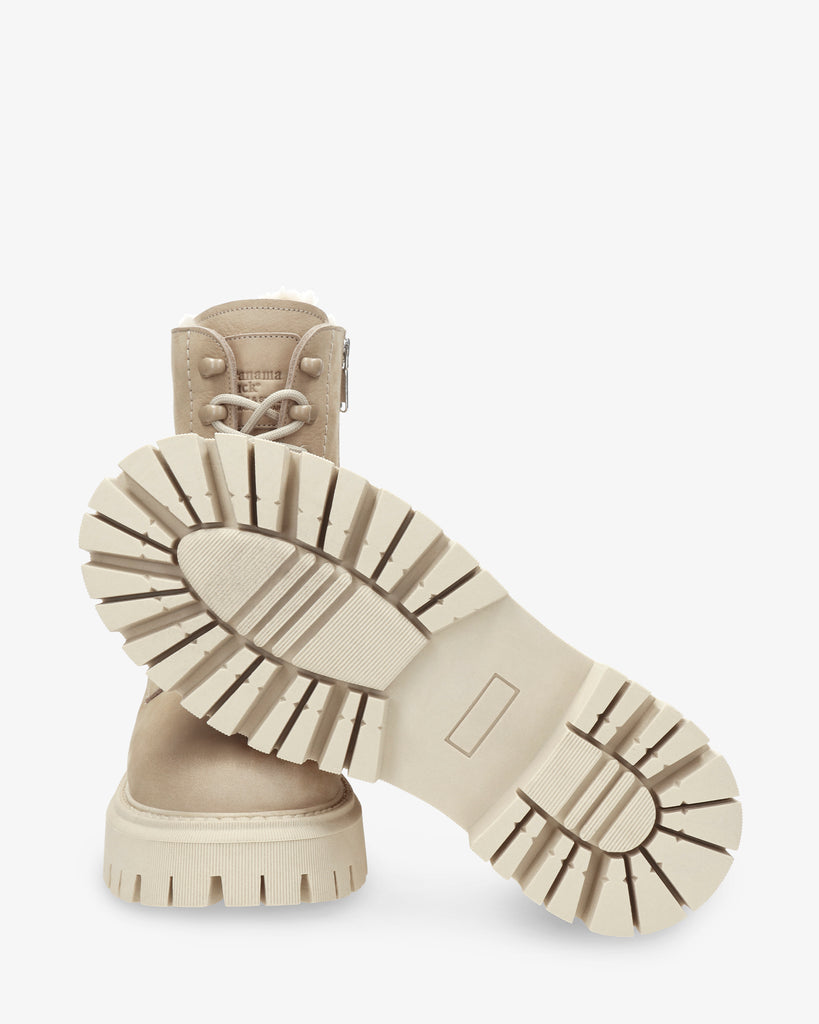 Farai botas de piel con forro interior de pelo. crudo