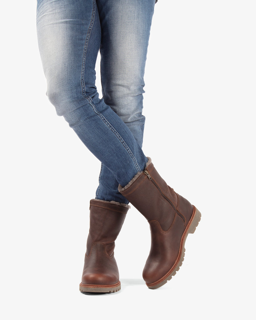 Fedro Igloo botas de piel con forro interior de pelo natural. castaño