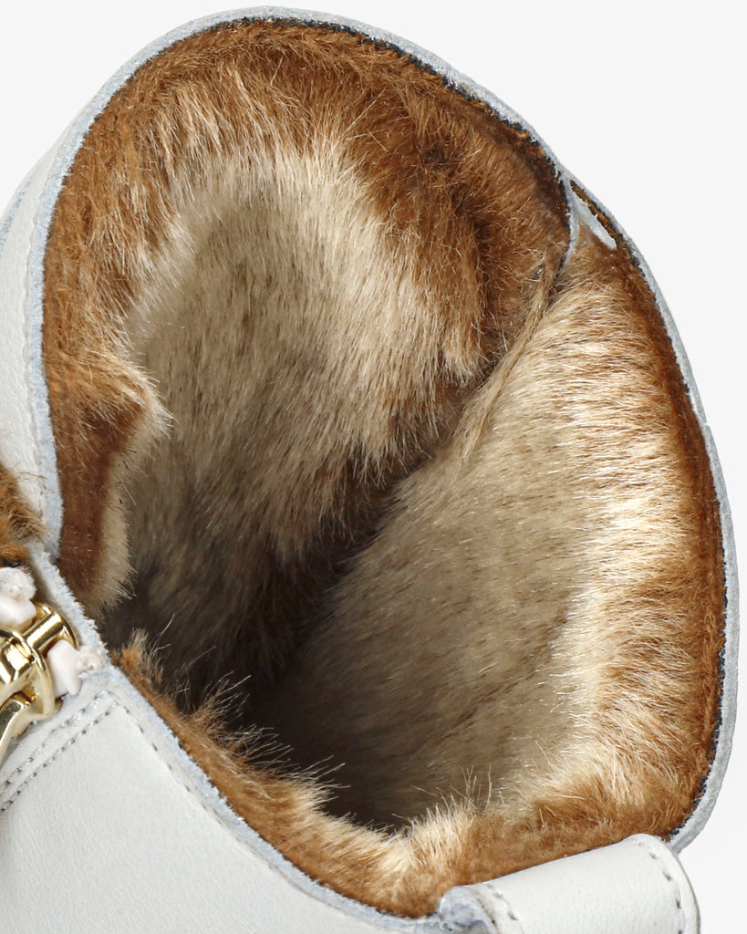 Frisia botas de piel con forro interior de pelo. blanco