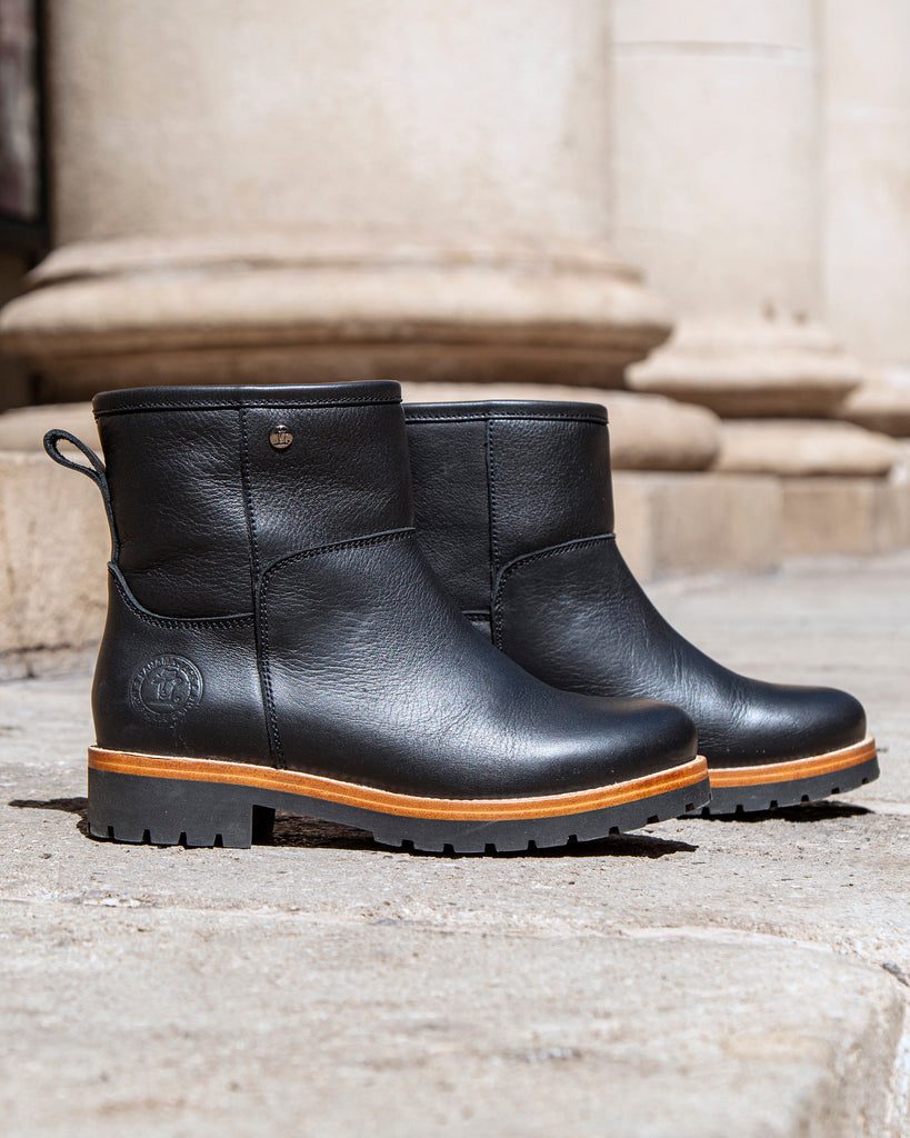 Grace botas de piel con forro interior de pelo. negro