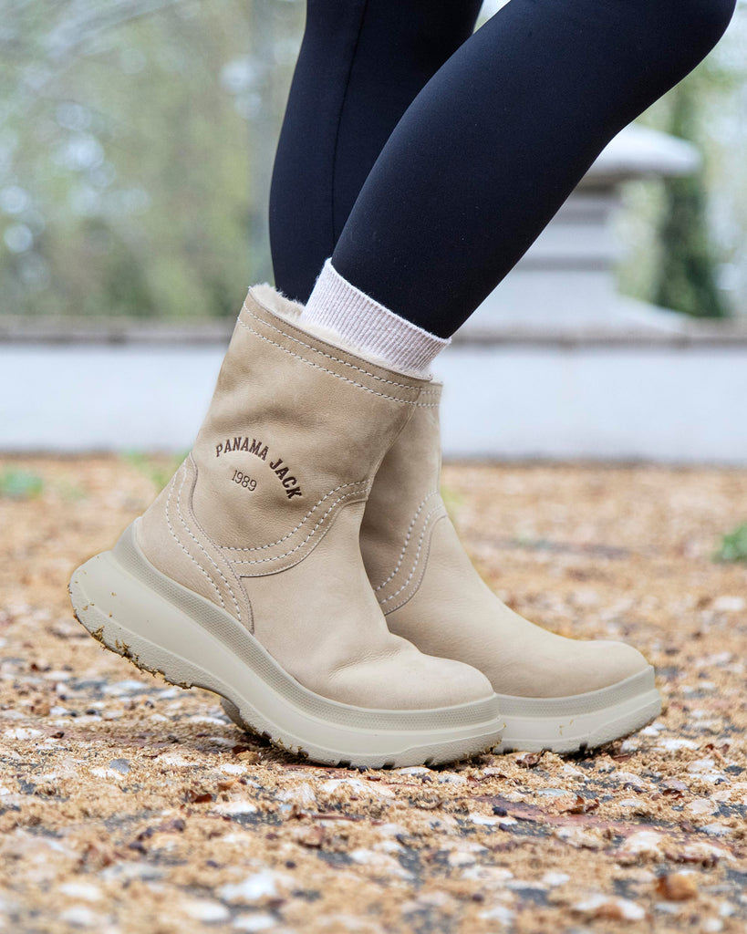 Hebe botas de piel con forro interior de pelo. crudo