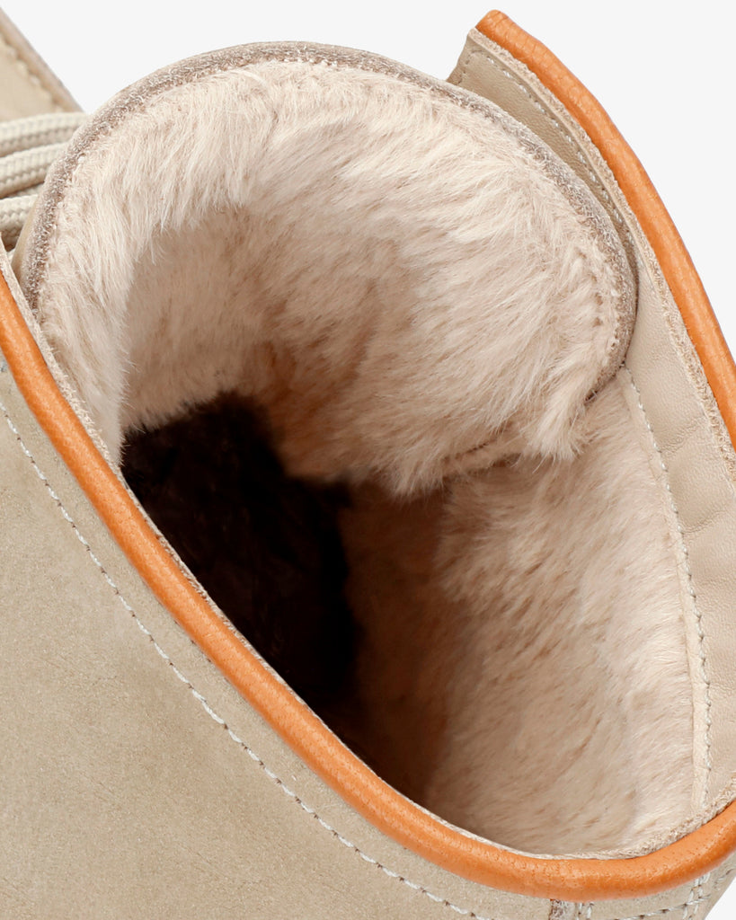 Karen botín de piel con forro interior de pelo. crudo