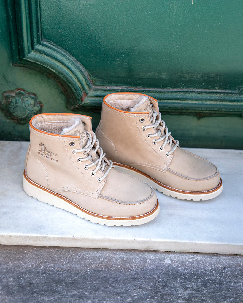 Karen botín de piel con forro interior de pelo. crudo