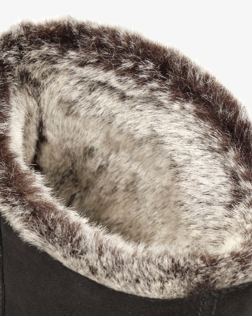 Piola botas de piel con forro interior de pelo. negro